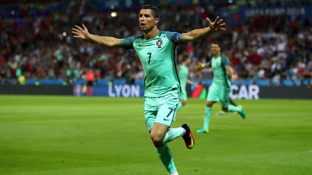 cristiano-ronaldo-uefa-player-year.jpg